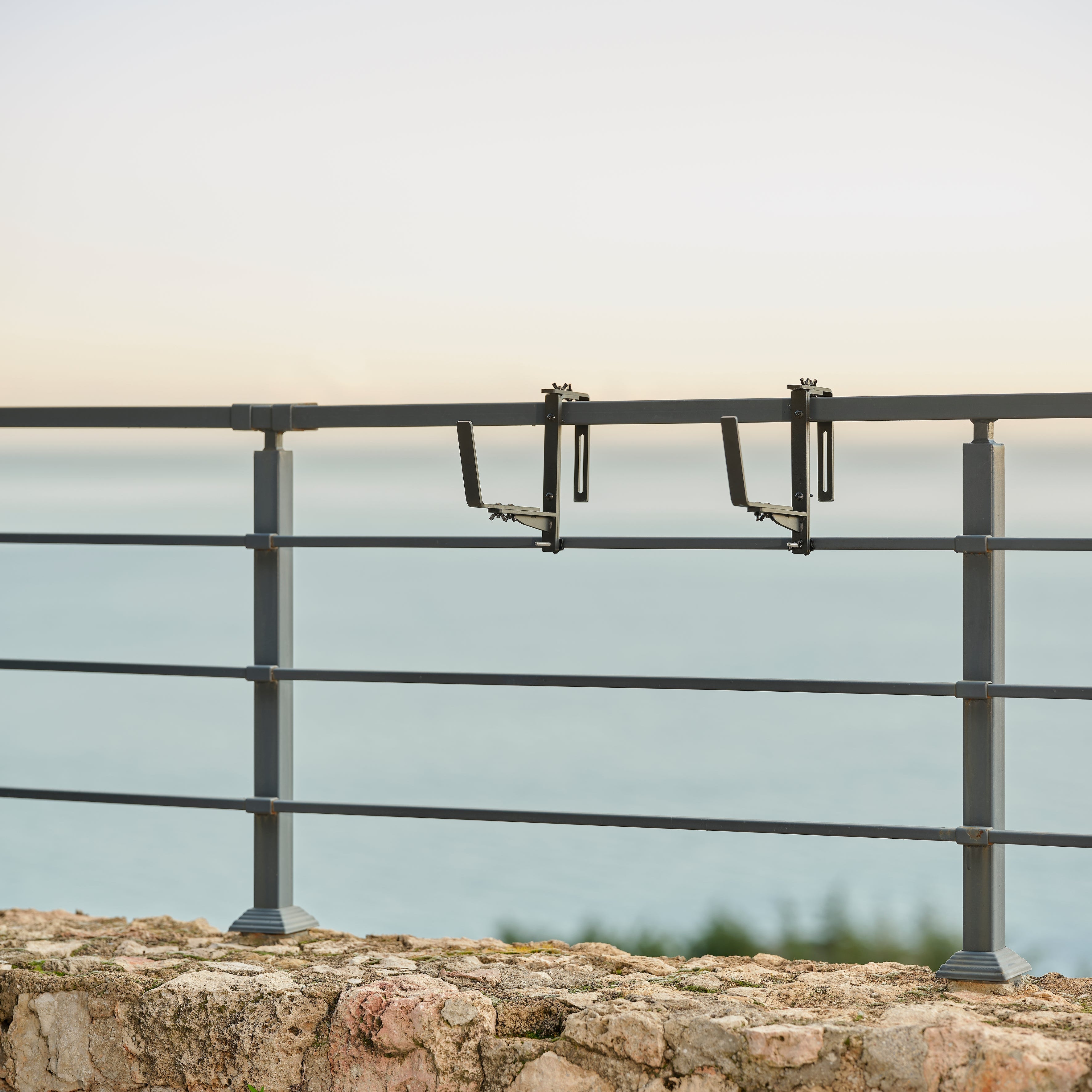 Boum balcony hanger