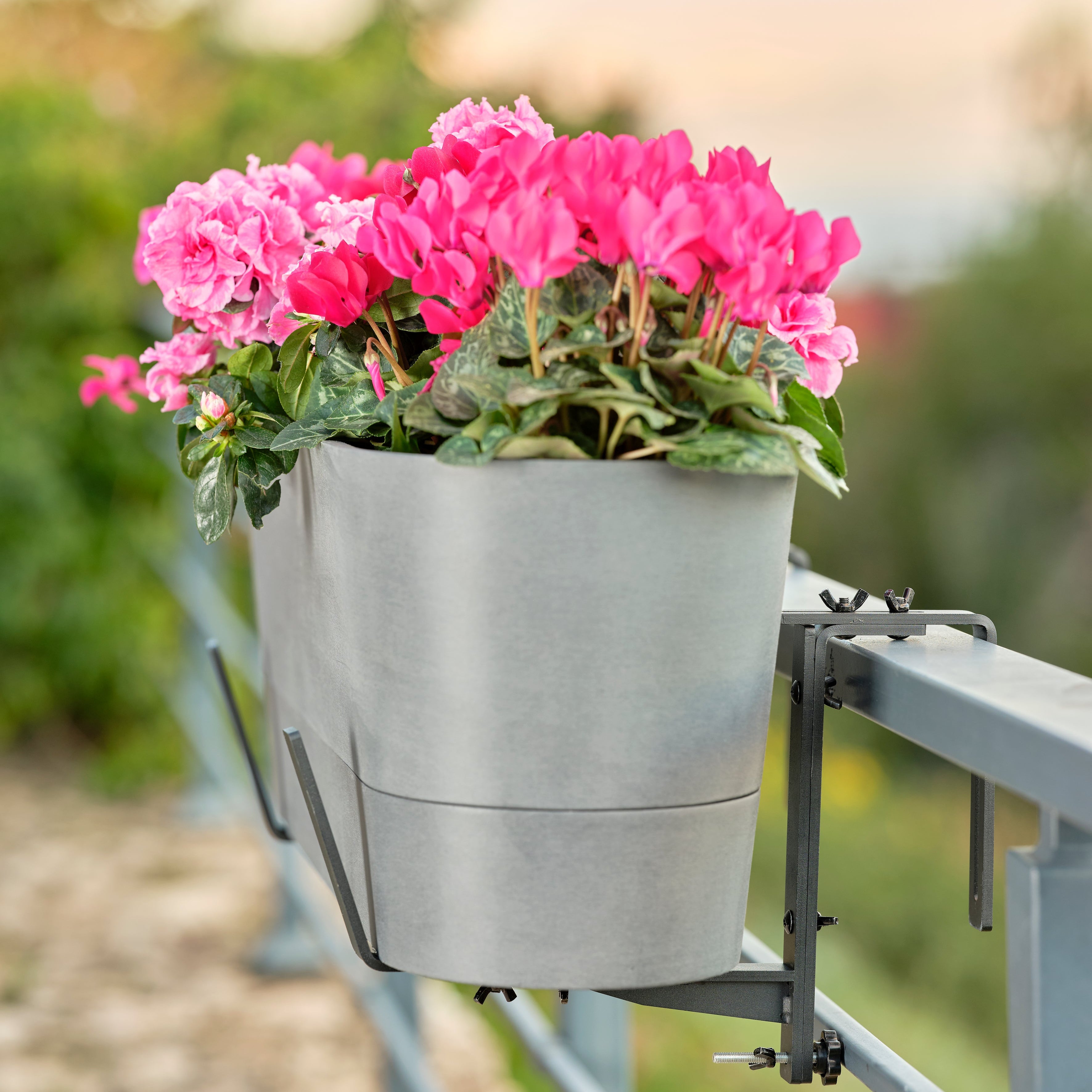 Boum balcony hanger